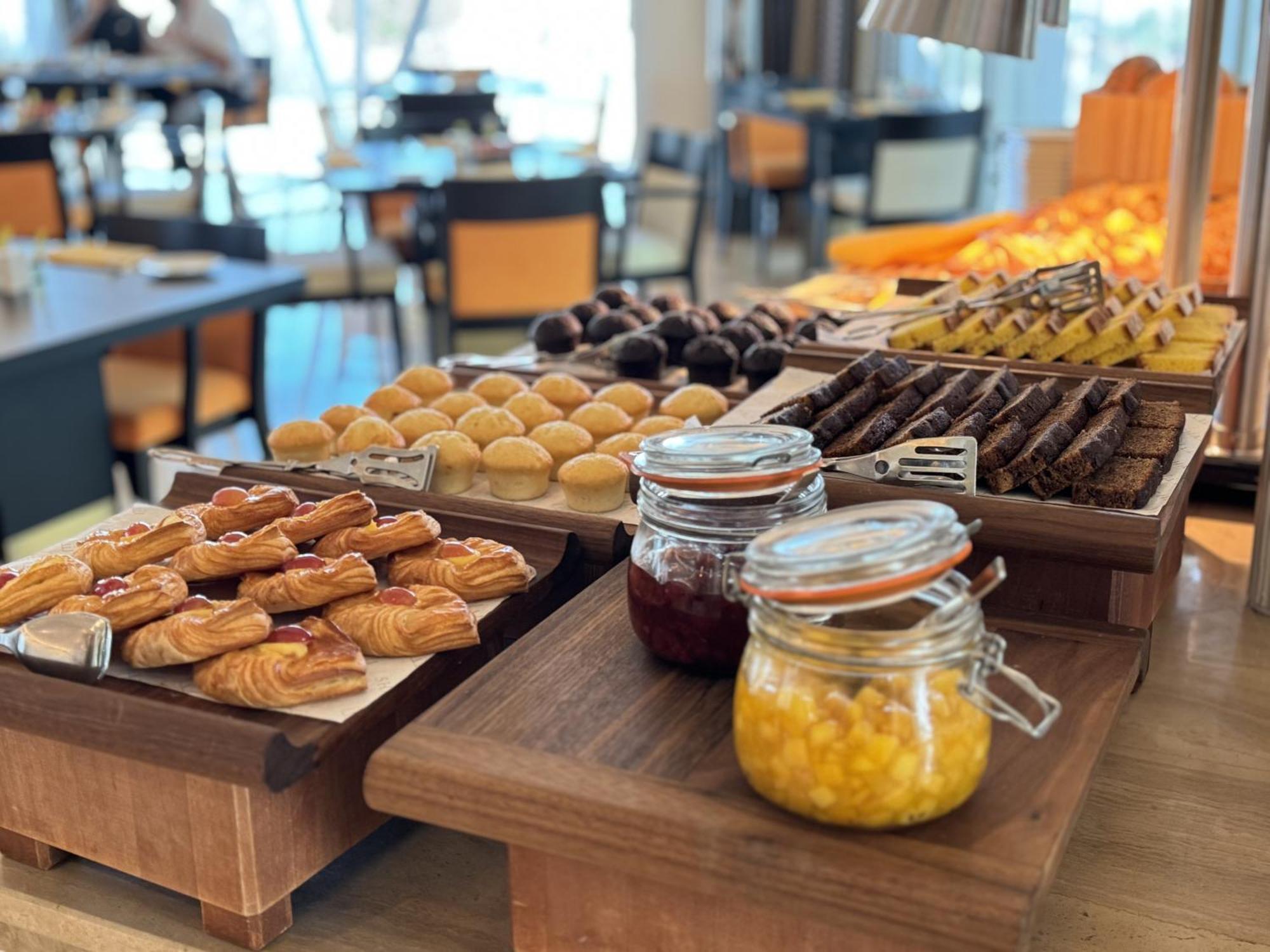 Shaza Doha Ξενοδοχείο Εξωτερικό φωτογραφία A selection of pastries and jams at a buffet